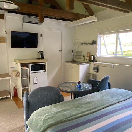Superb Studio Retreat With Spa, Pool & Bbq Access 旺格努伊 外观 照片