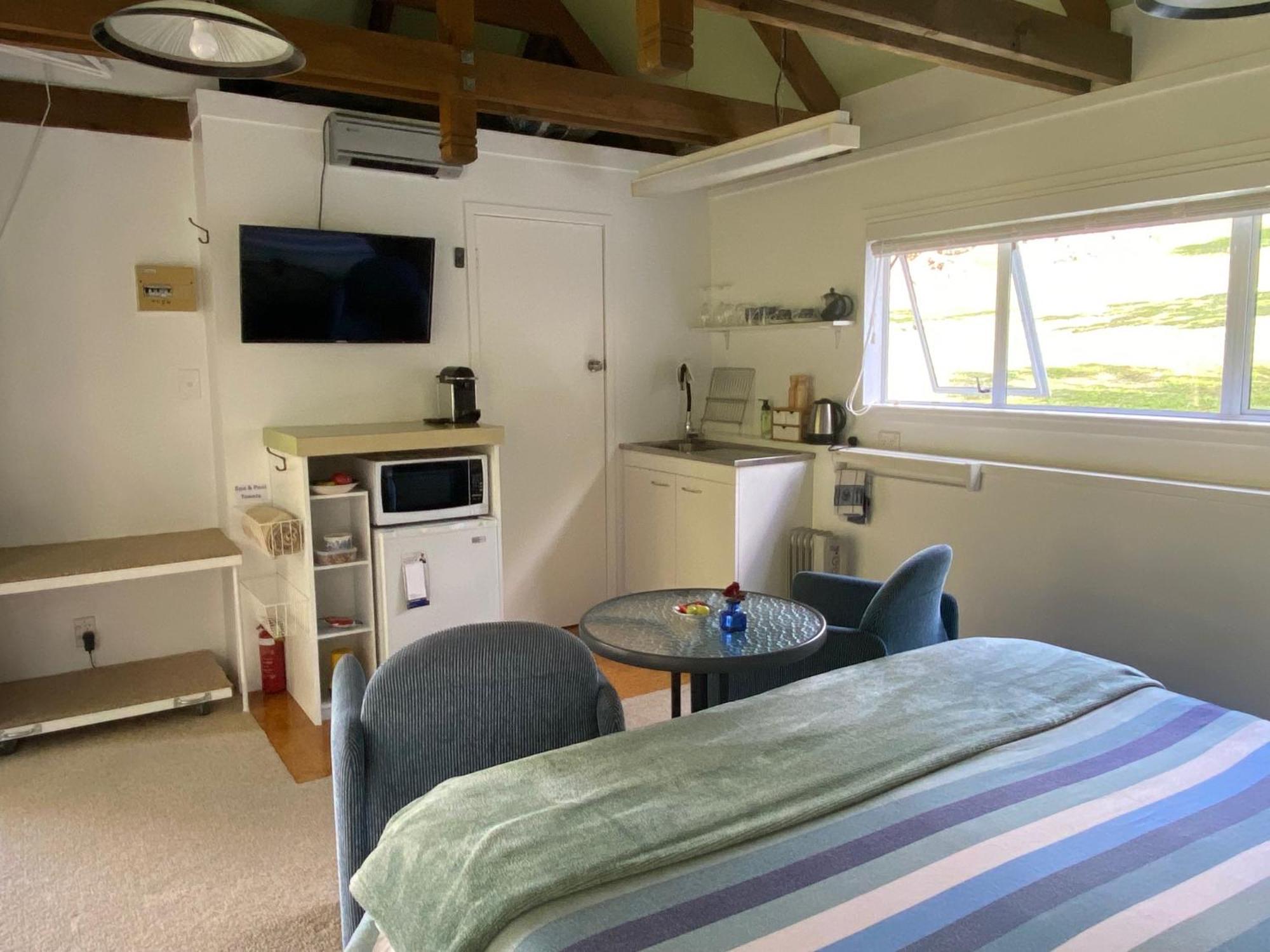Superb Studio Retreat With Spa, Pool & Bbq Access 旺格努伊 外观 照片